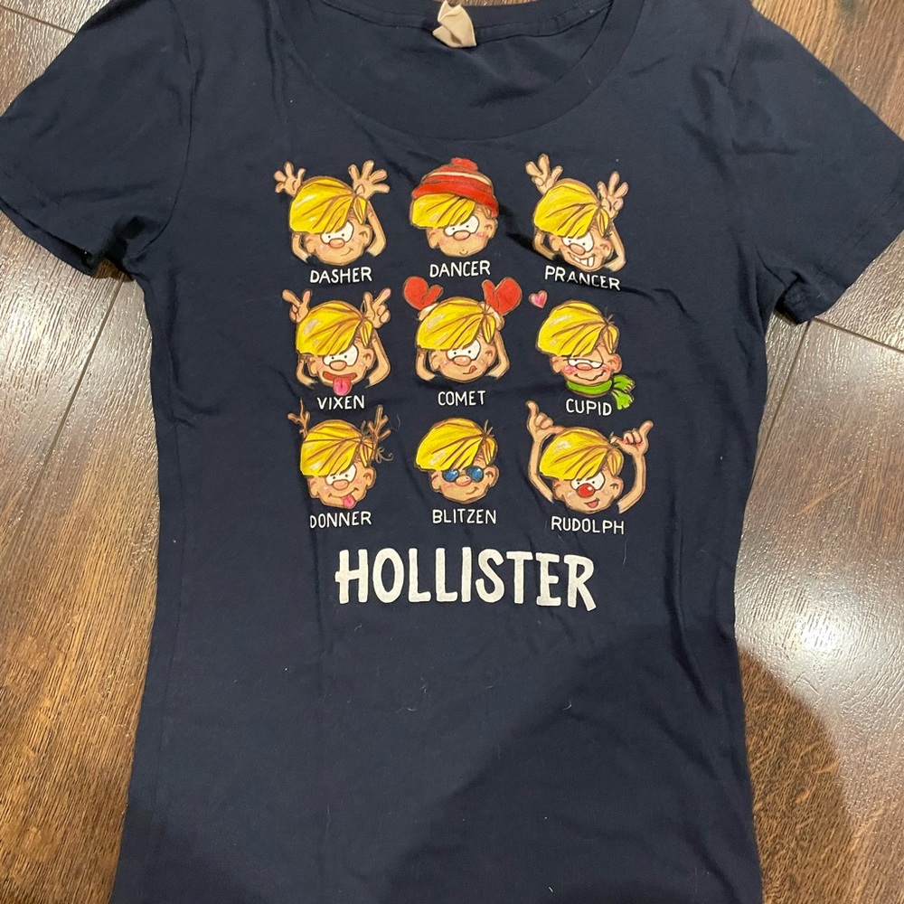 Junior size SMALL HOLLISTER CHRISTMAS TEE